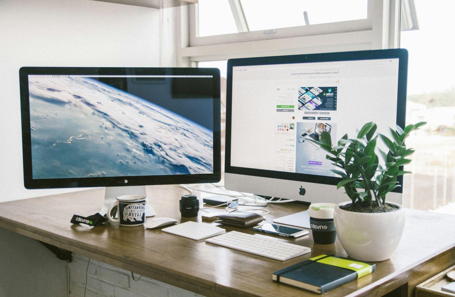 Finanzteam bei der Datenanalyse