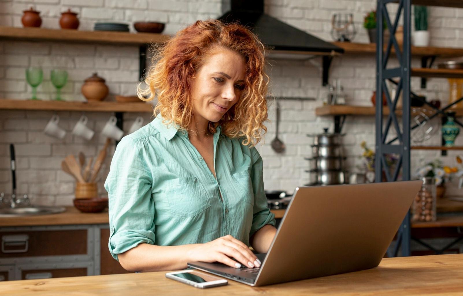 Finanzanalyse Arbeitsplatz mit modernen Tools