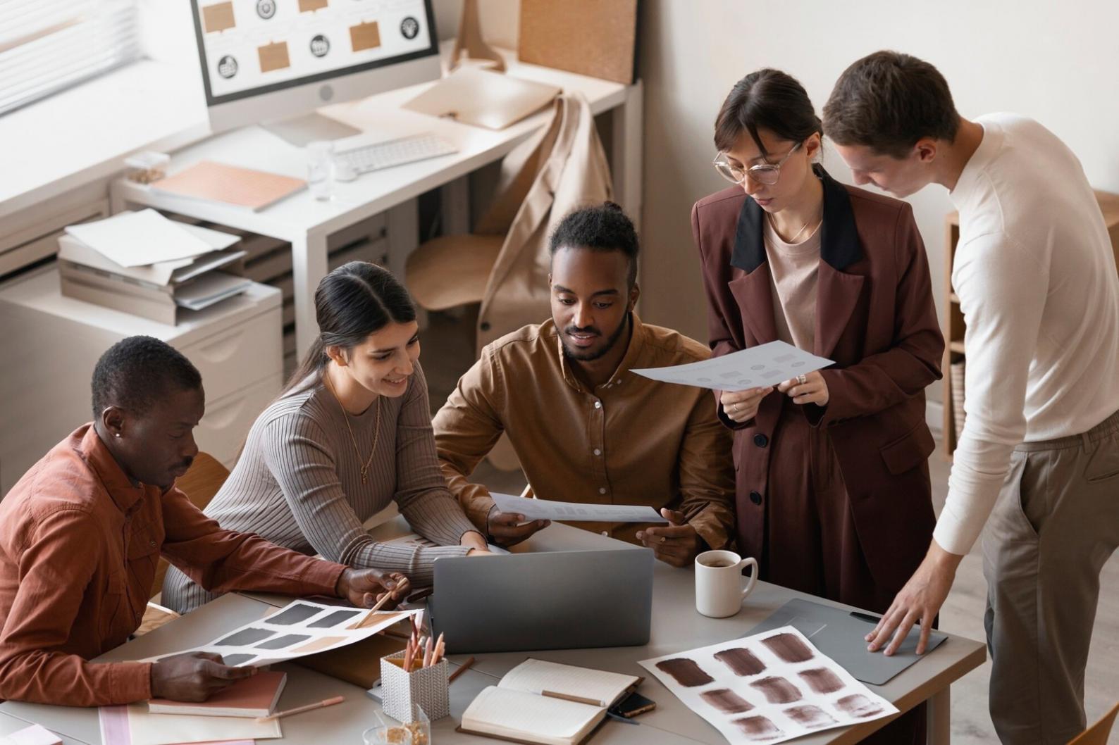 Detaillierte Finanzberichte und Analysen